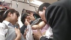 Liseli Japon Kızlar Otobüste Sikişiyor